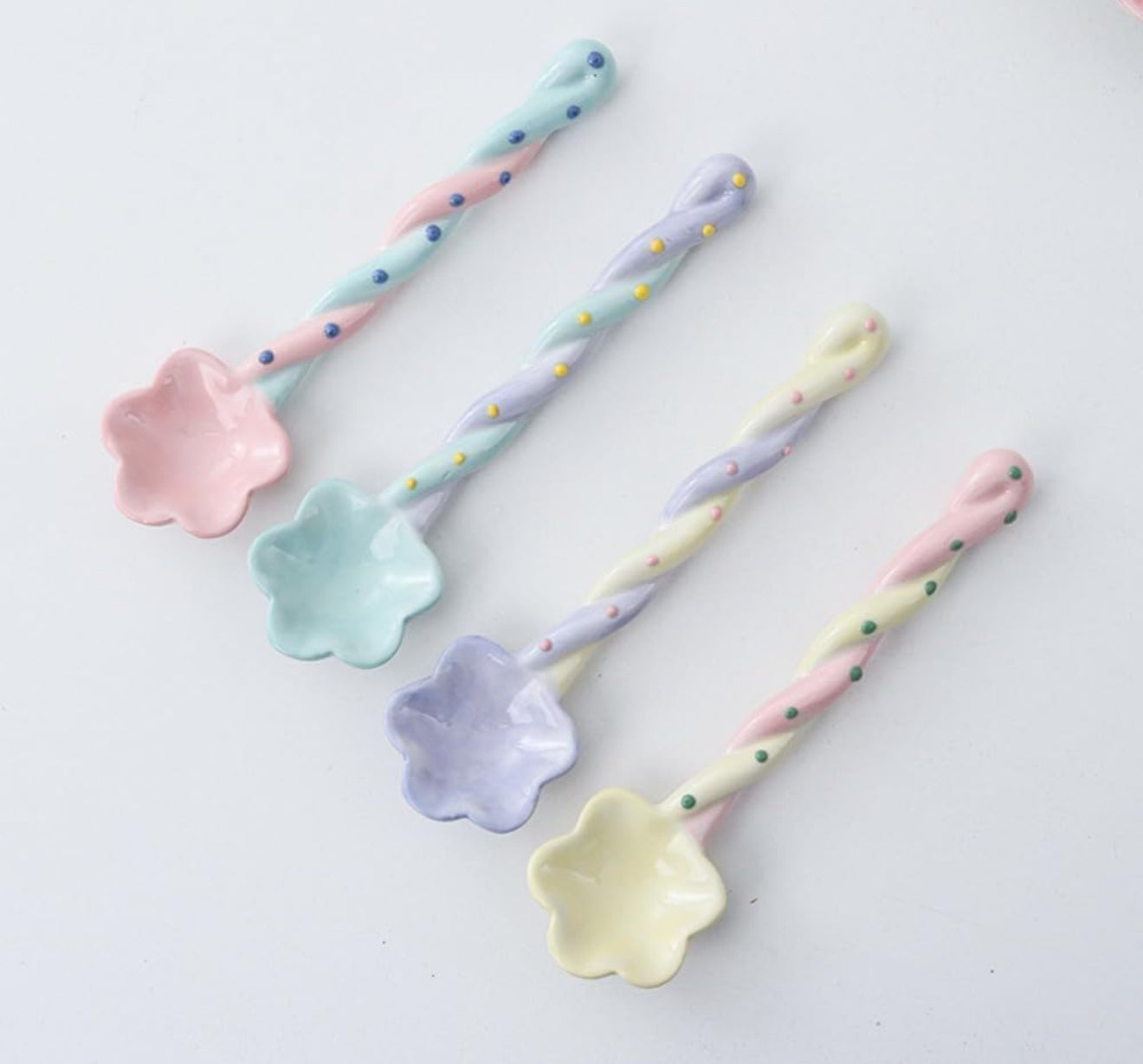 Twisty Pastel Flower Spoon ( No of Product : 1)