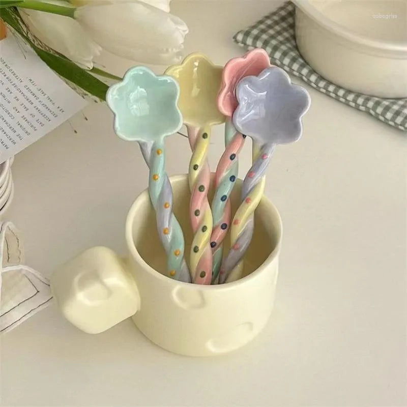 Twisty Pastel Flower Spoon ( No of Product : 1)