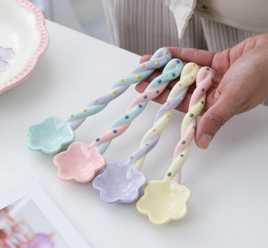 Twisty Pastel Flower Spoon ( No of Product : 1)